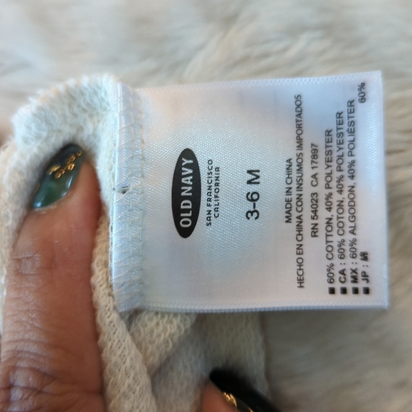 Old Navy | Crew-Neck Graphic "Amazing Since Day 1" Baby Girls Pullover - Picture 8 of 9